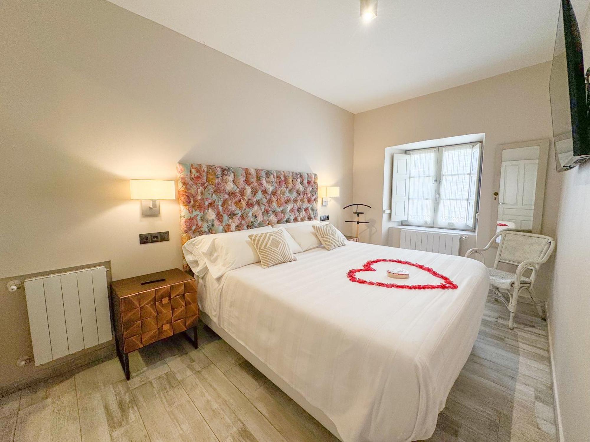 Akla Suites Con Jacuzzi Santillana Santillana del Mar Dış mekan fotoğraf